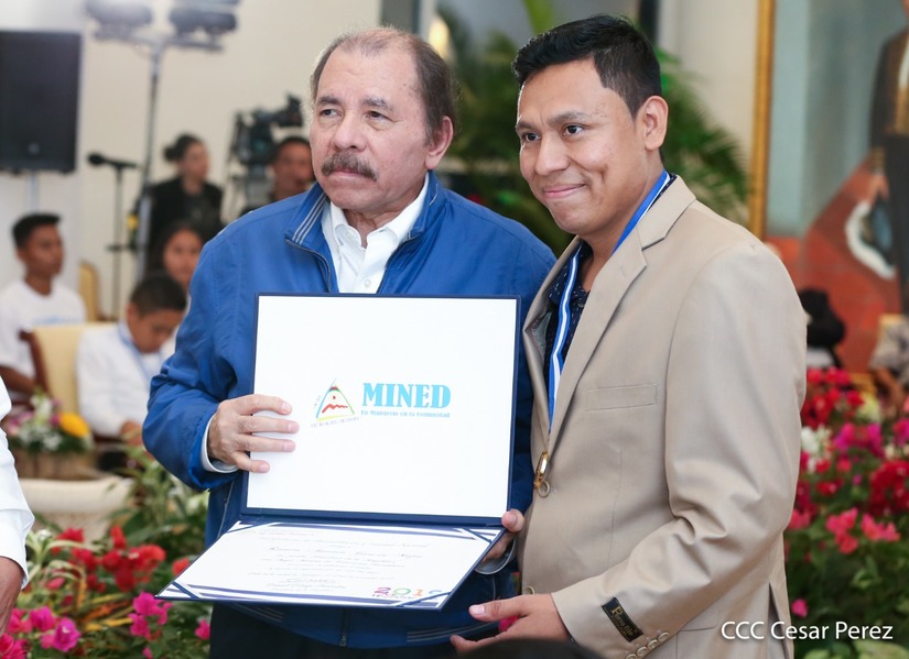 mejores-estudiantes-docentes